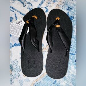 KuaiLu Womens Flip Flops With Arch Support Comfortable (NWT)